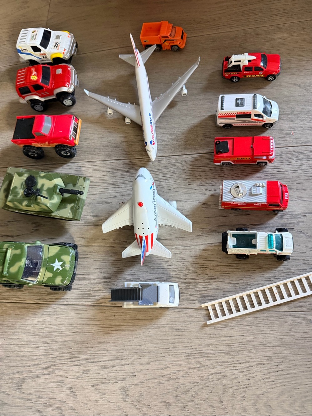 Bundle of 18 Toy Airliner with Assorted Rescue & Military Vehicle Cars - Picture 6 of 11